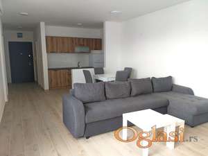 Jednoiposoban stan sa parkingom, Mala Amerika