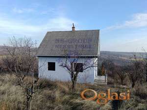 Vikendica na placu povrsine 4454m2!