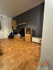 UKNJIŽEN,Namešten MOŽE KREDIT !