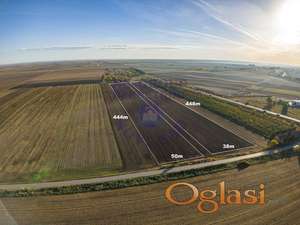 Fantastičan plac na glavnom putu Kać-Zrenjanin