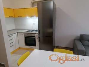 ODLIČAN NAMEŠTEN DVOSOBAN STAN KOD SOCIJALNOG U BLIZINI PICERIJE ĆAO 400 EVRA