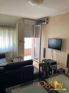 ODMAH USELJIV LEP STAN U AUGUSTA CESARCA