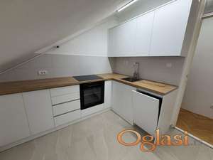 Sajam trosoban renoviran stan