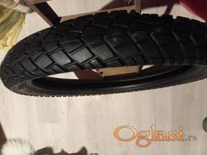 Prodajem DOBRU polovnu gumu Pireli 90/90-21