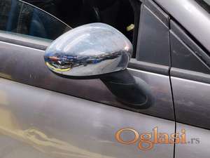 Fiat 500 retrovizor desni hrom Originalni delovi  Moguca ugradnja delova  Alfa Romeo 147-156-166-159-GT-MiTo-Giulietta Fiat bravo 2 - croma -grande punto -multipla 2 -punto 3 -stilo-idea Freemont Panda 3 500L 500 500x Lancia ypsilon-delta-musa-lybra Volkswagen Golf 6  Audi a3 2012-2020 Volkswagen Passat B7  Ukoliko zelite da porucite Posaljite poruku preko sms poruke ili pozovite na telefon 0616115961