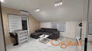 Izdajem Lux stan u centru Veternika