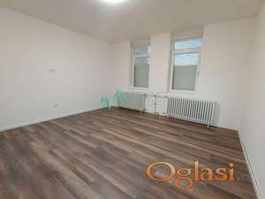 Novi Sad, Petrovaradin - Trosoban stan 79m2 