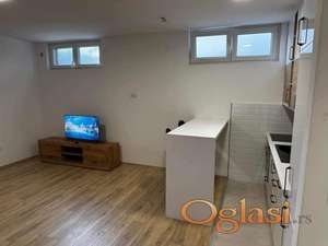 Odličan, useljiv, nov