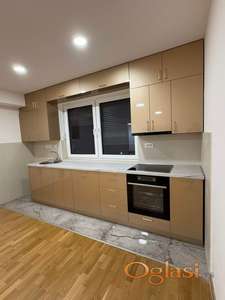 NOV STAN, 63m2, ZAJEDNO SA PARKING MESTOM! 500EUR MESECNO