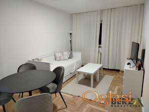  KOMFORNA, LEPO NAMEŠTENA GARSONJERA - NOVA DETELINARA