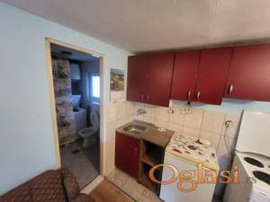 Izdaje se garsonjera na Adicama, Novi Sad