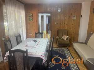 Izdaje se - sprat kuće, Adice