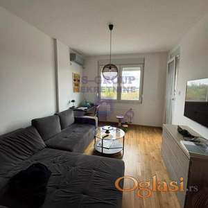 Odličan, uknjižen, odmah useljiv