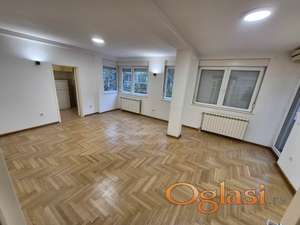 Polunamešten četvorosoban stan 90m2 + PARKING MESTO, Novi Sad, Centar