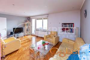Trosoban stan kod Saborne crkve, 72m2, CG