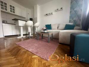 Kompletno opremljena garsonjera, Hadži Ruvimova