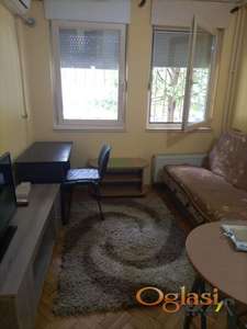 KOMPLETNO NAMEŠTENA GARSONJERA - NOVA DETELINARA