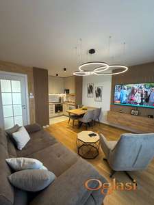 NOV, NAMESTEN TROIPOSOBAN STAN U NOVOJ ZGRADI