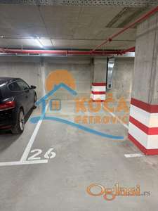Izdaje se garažno mesto na Bulevaru Nemanjića, 13m2