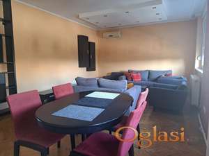 Izdaje se dvosoban stan u centru Novog Sada, Stari grad, 78 m²