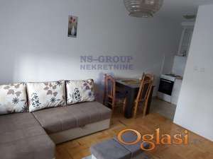 Jednoiposoban stan na Novoj Detelinari sa parkingom.