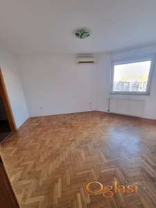 Novi Sad - Bulevar Jaše Tomića - prazan dvosoban stan - useljivo od 01.08.2026. - 300 eura