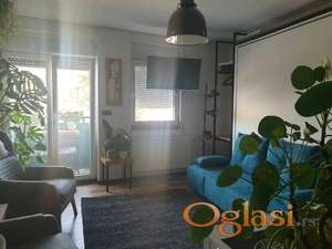 LUKSUZAN STAN U CENTRU.KOMPLETNO RENOVIRAN.350 ε