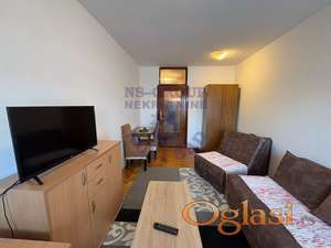 Kompletno namešten sa parkingom, otvoren pogled -24m2