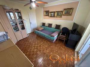 Odličan dvosoban stan na Podbari!