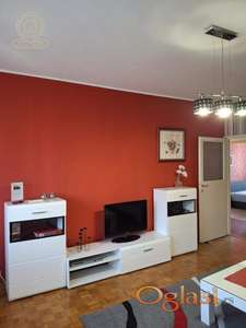 Izdaje se trosoban stan kod Savskog trga, na svega 5 minuta od Slavije, u samom centru Beograda