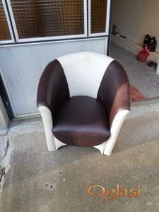 Fotelja – oštećena, bez dve prednje nožice – simbolična cena, dogovor