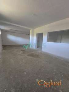 Višenamenski prostor  u blizini autoputa, industrijske zone 