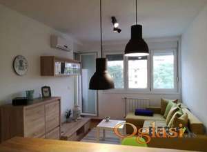  PRELEP JEDNOIPOSOBAN STAN U CENTRU, NADOMAK RIBLJE PIJACE