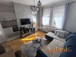 Svetao i funkcionalan stan sa terasom – Detelinara, 39 m², prvi sprat