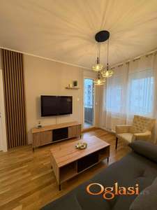 POTPUNO NOV, NAMESTEN JEDNOIPOSOBAN STAN, SQUARE GARDEN