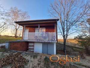Na prodaju delimično renovirana vikendica.