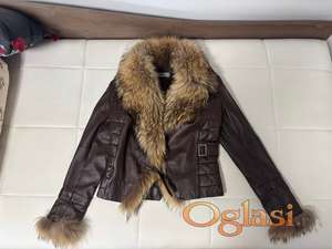 Prodajem žensku kožnu jaknu sa prirodnim krznom, XL, Novi Sad