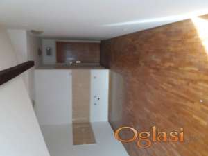 Odmah useljiva garsonjera Kopernikova Novi Sad