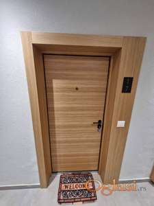 🔥 UNIKATNA PRILIKA: Neuseljavan dvosoban stan (odmah useljiv) + privatni parking u dvorištu!