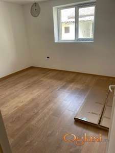 Izdajem dvosoban stan na Tosinom Bunaru