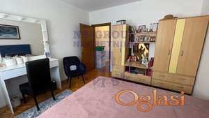 Izuzetno očuvan troiposoban stan na Novom Naselju, površine 86m2