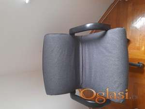 Siva radna i kompijuterska stolica